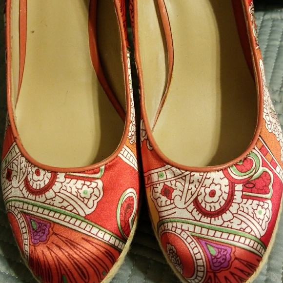 NINE WEST PAISLEY HEELS - Picture 3 of 4